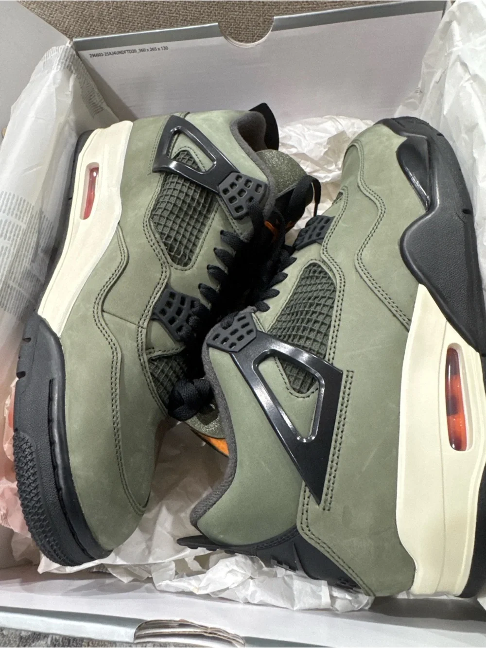 Air Jordan 4 Retro ‘undefeated ‘’ famous silhouette orange & Green